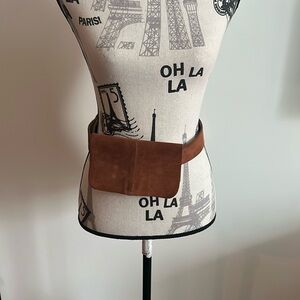 B-low the belt - belt with pocket in tan suede